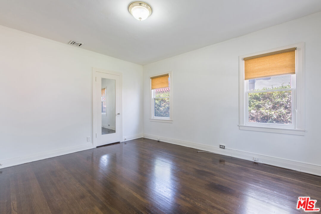 162 N DOHENY DR