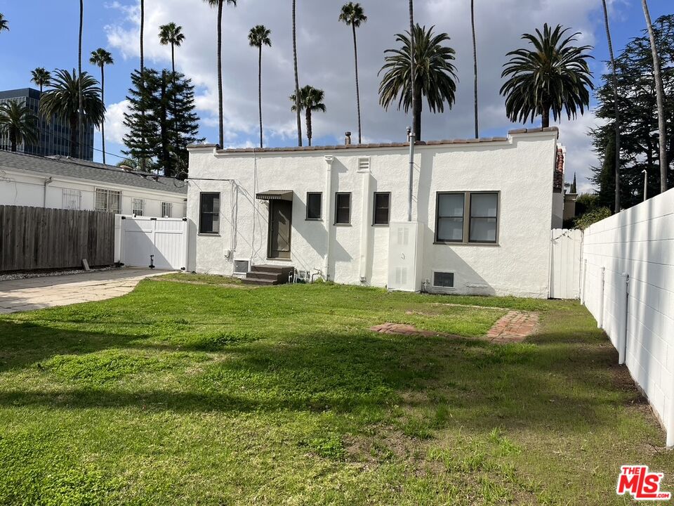 162 N DOHENY DR