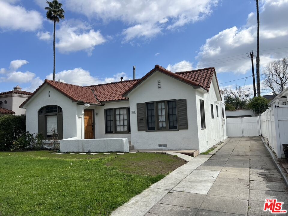 162 N DOHENY DR