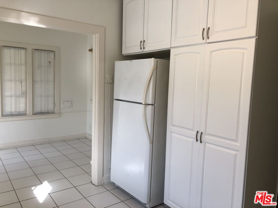 162 N DOHENY DR