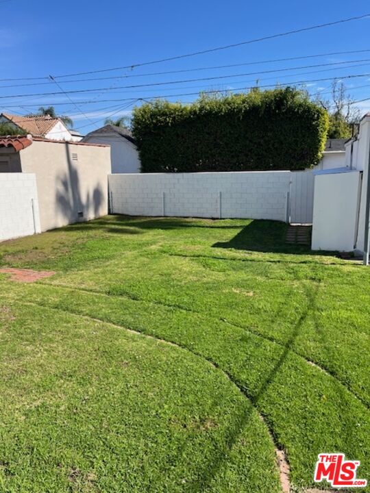 162 N DOHENY DR