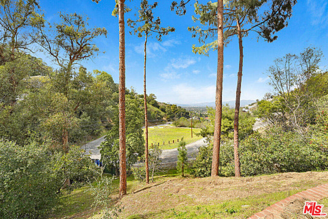 3351 Coldwater Canyon Ave