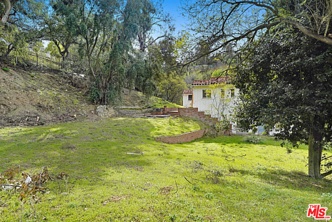 3351 Coldwater Canyon Ave
