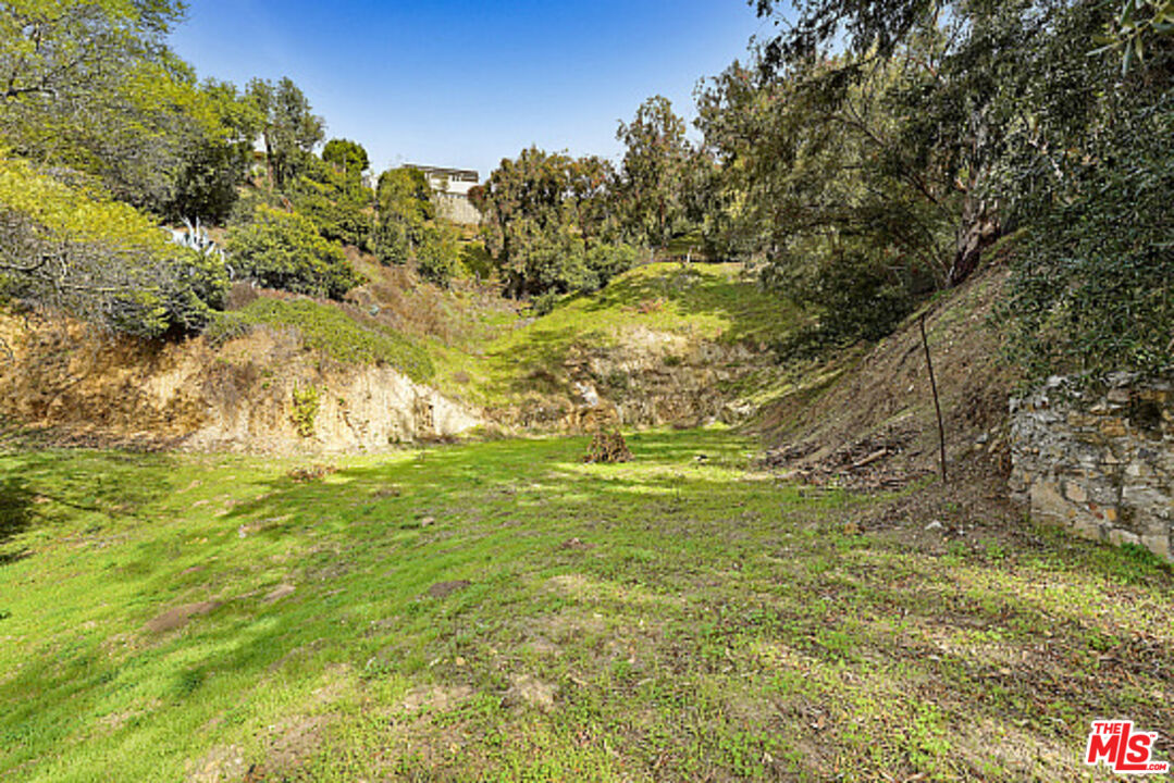 3351 Coldwater Canyon Ave