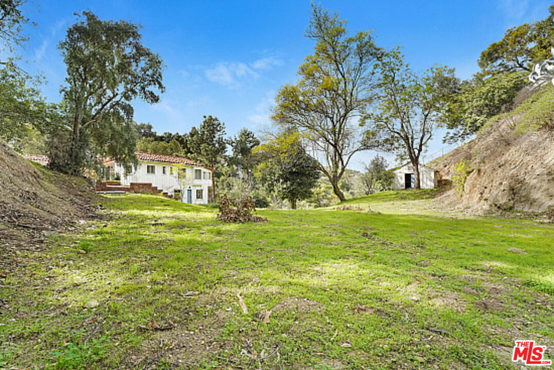 3351 Coldwater Canyon Ave