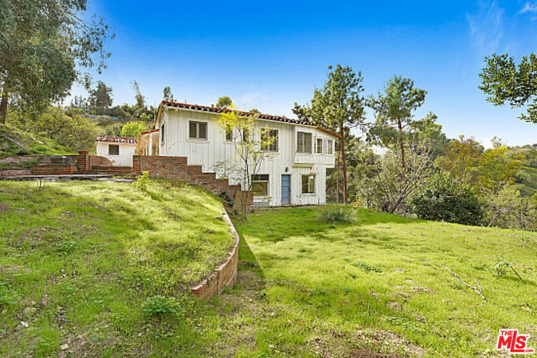 3351 Coldwater Canyon Ave
