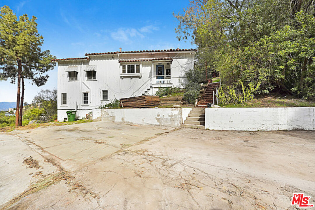 3351 Coldwater Canyon Ave