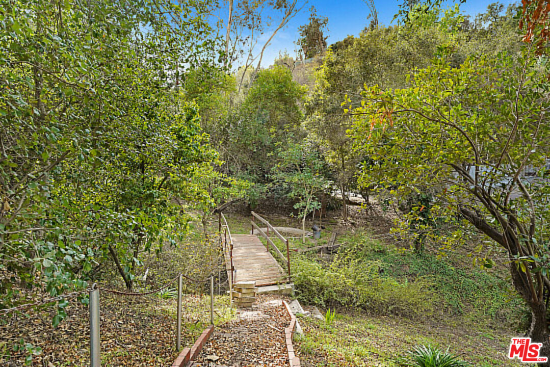 3351 Coldwater Canyon Ave