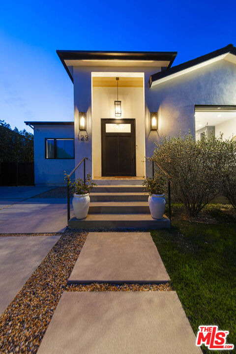 123 S Kilkea Dr