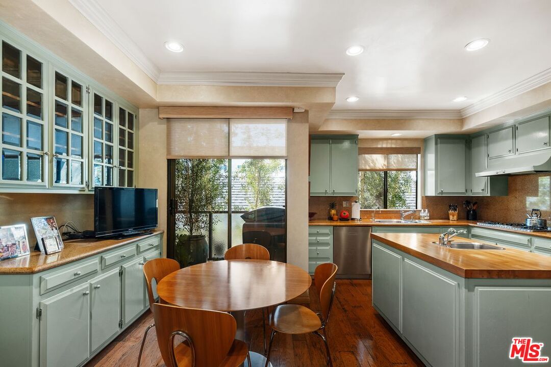 455 N Oakhurst Dr Unit: A2