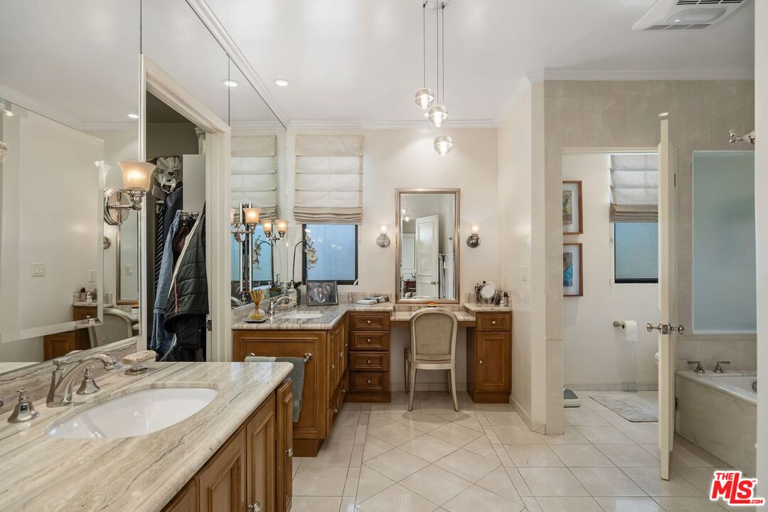 455 N Oakhurst Dr Unit: A2