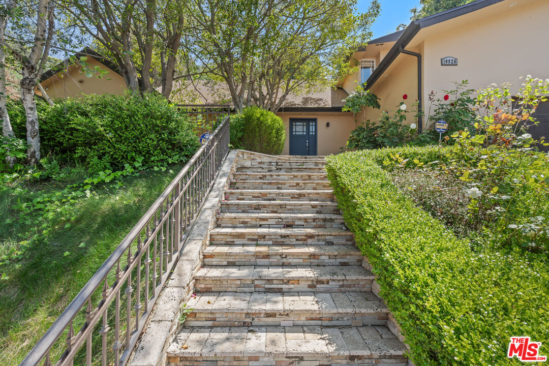 10926 ALTA VIEW DR