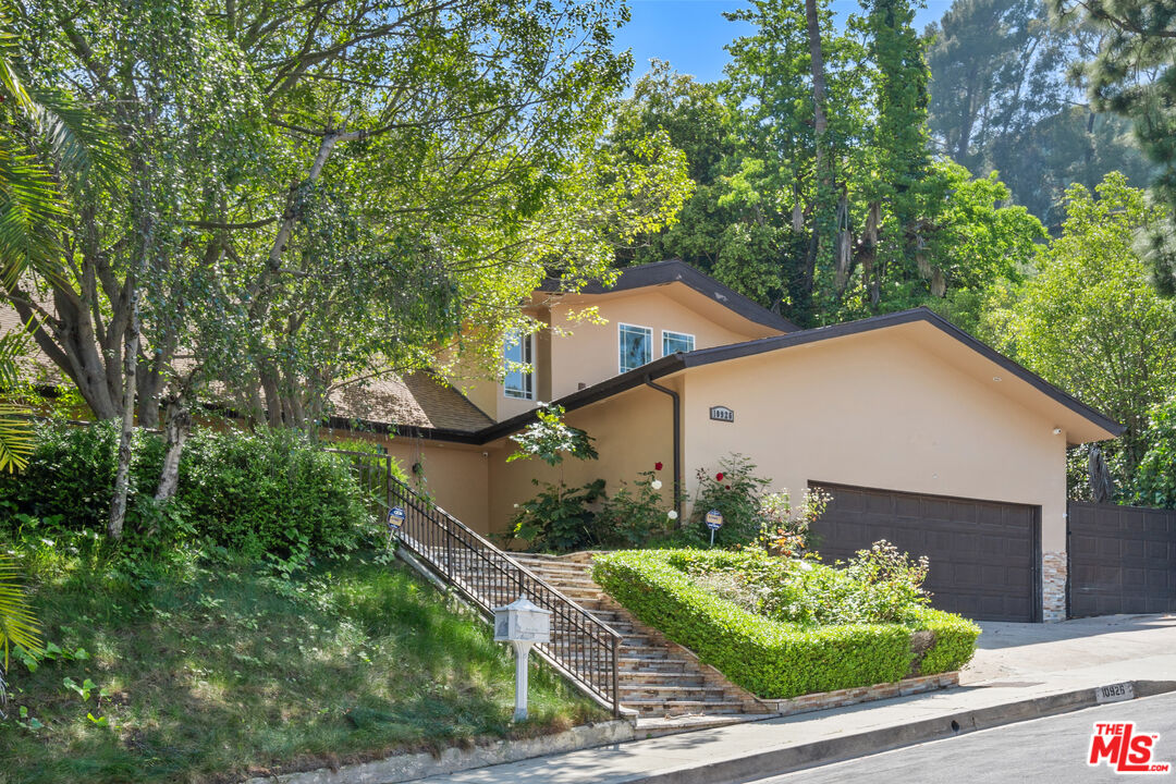 10926 ALTA VIEW DR