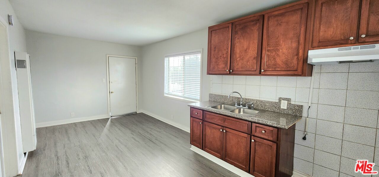 731 E Jefferson Blvd