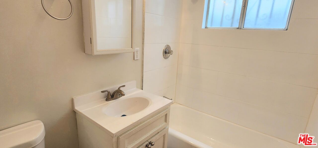 731 E Jefferson Blvd