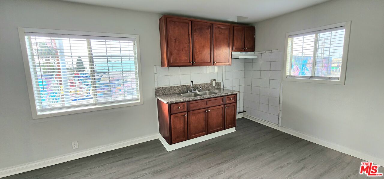 731 E Jefferson Blvd