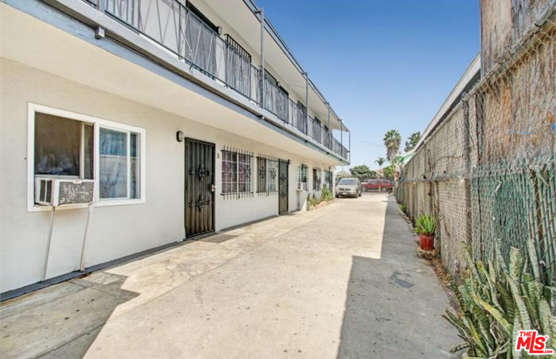 731 E Jefferson Blvd