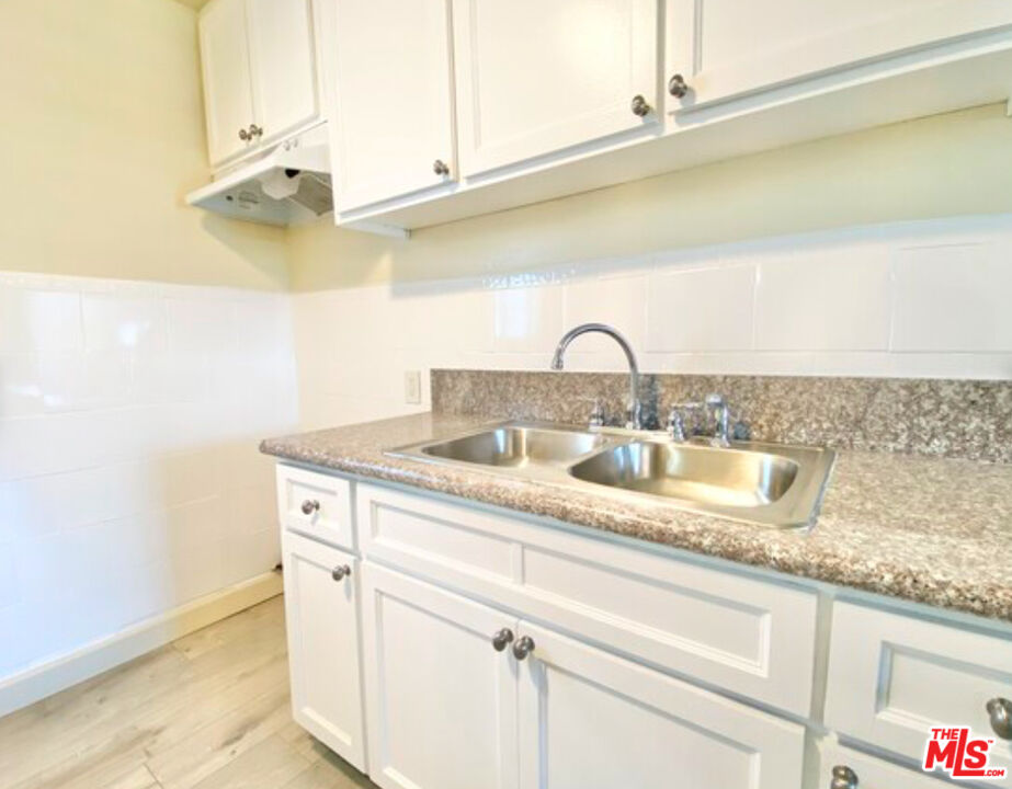 731 E Jefferson Blvd