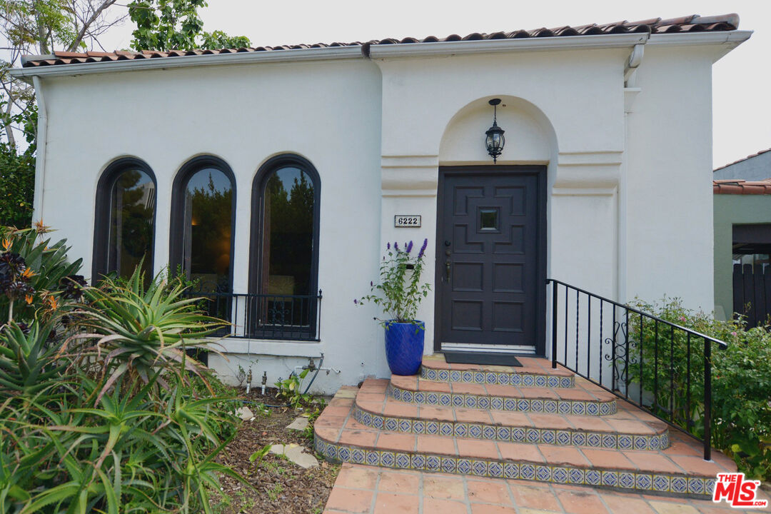 6222 San Vicente Blvd