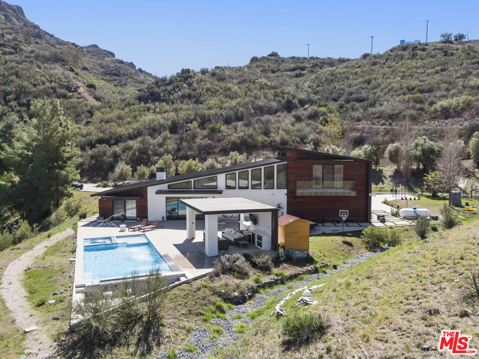 31830 Lobo Canyon