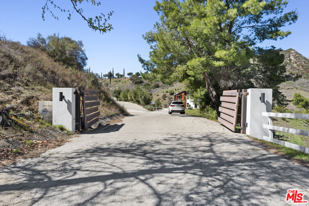 31830 Lobo Canyon