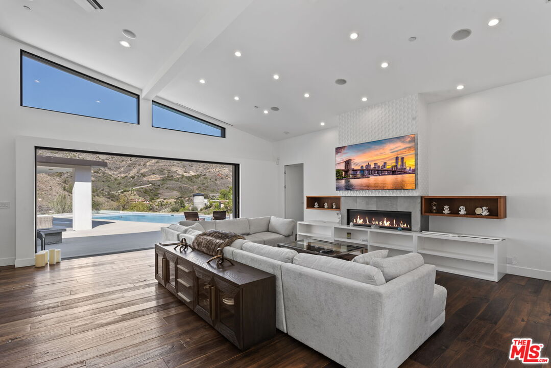 31830 Lobo Canyon