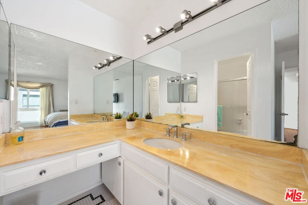 1339 26th St Unit: 1