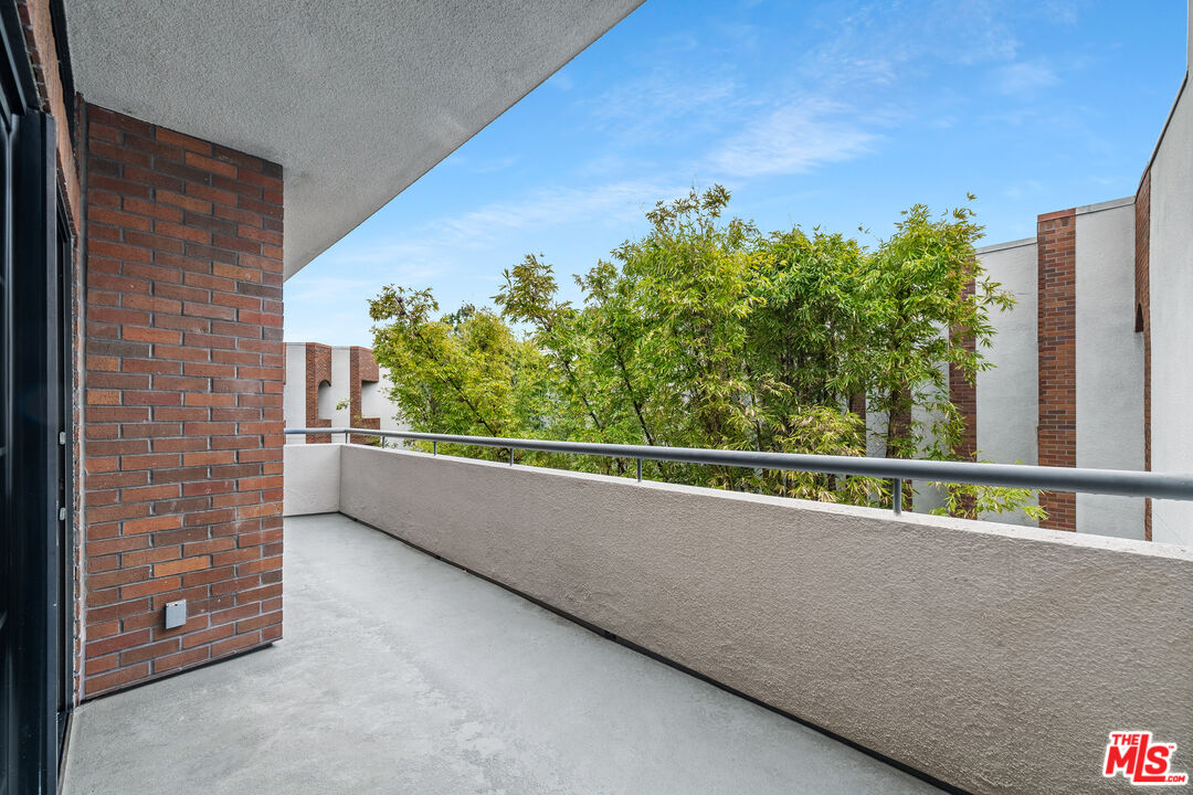 200 N Swall Dr Unit: 9