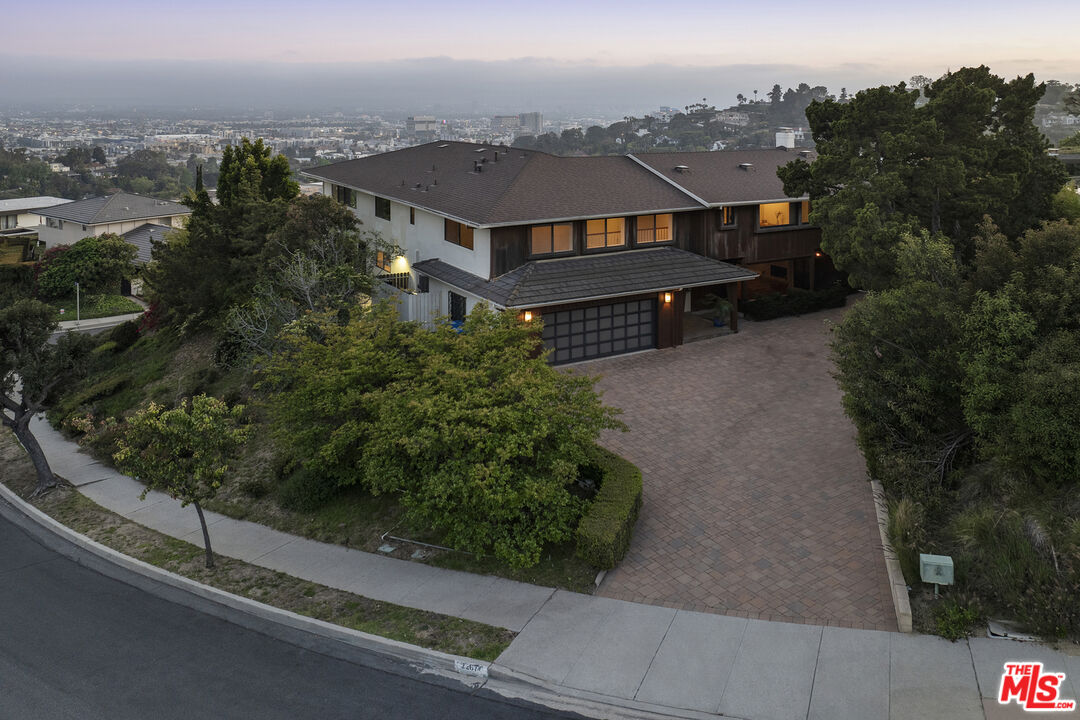 2267 Winona Blvd