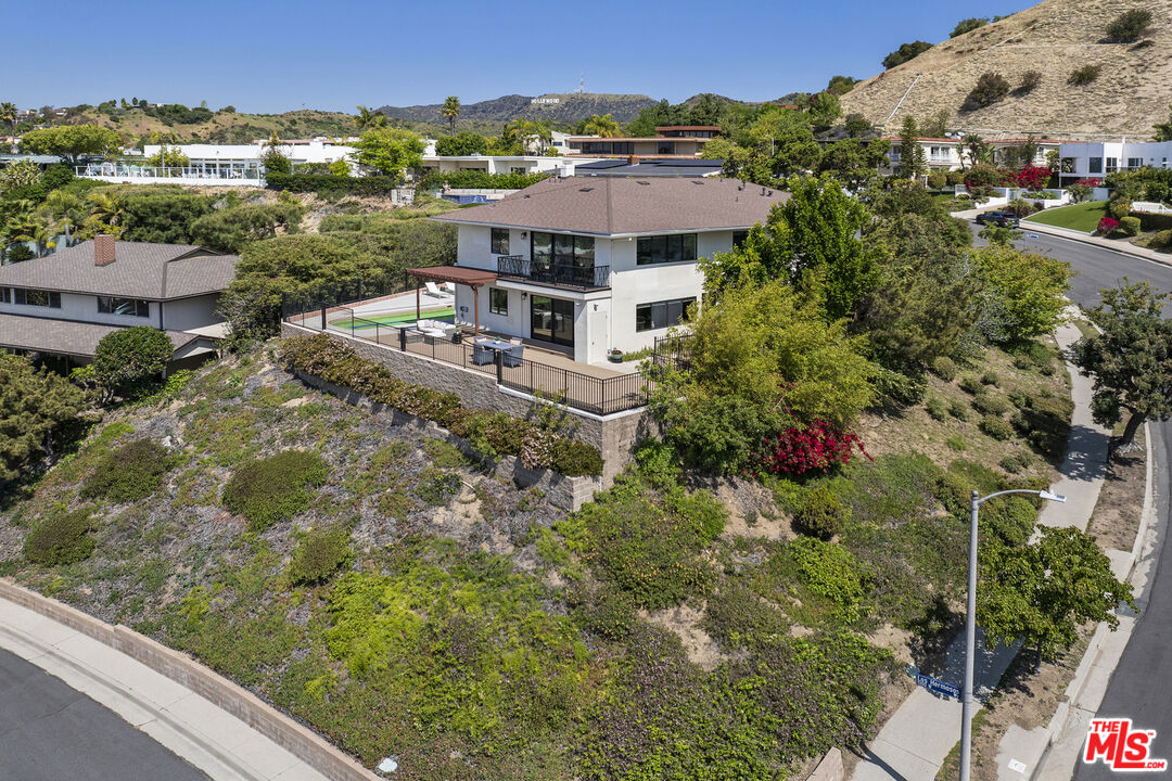 2267 Winona Blvd