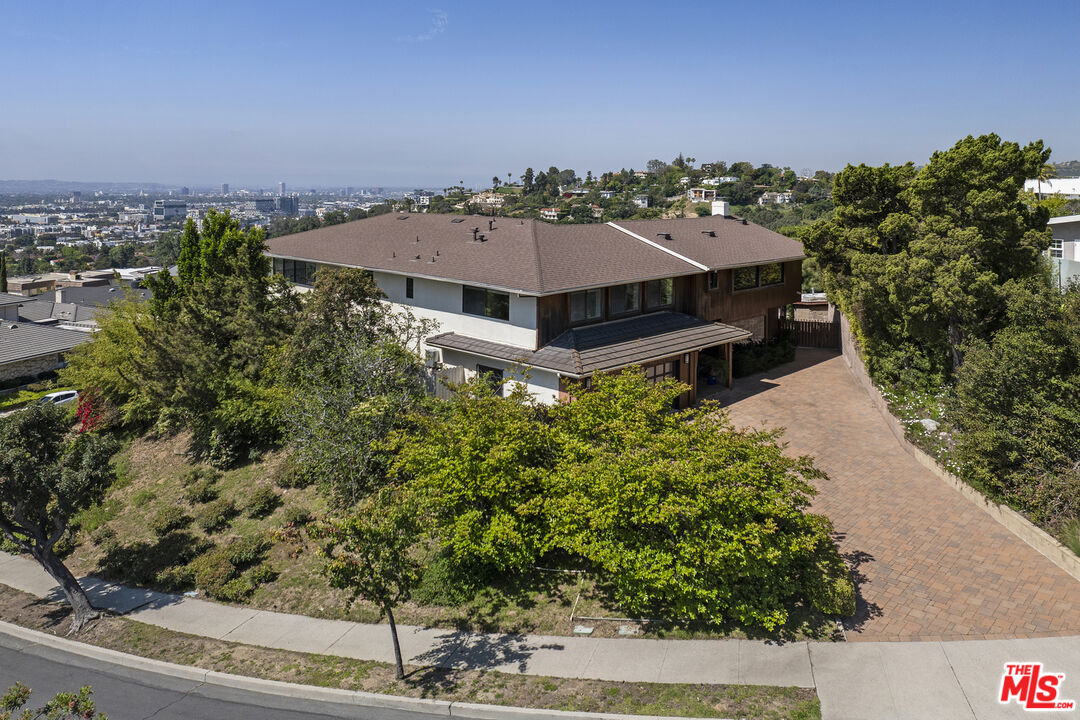 2267 Winona Blvd