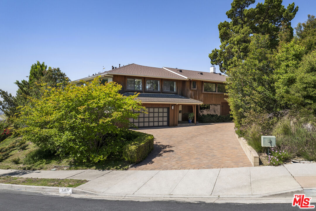 2267 Winona Blvd