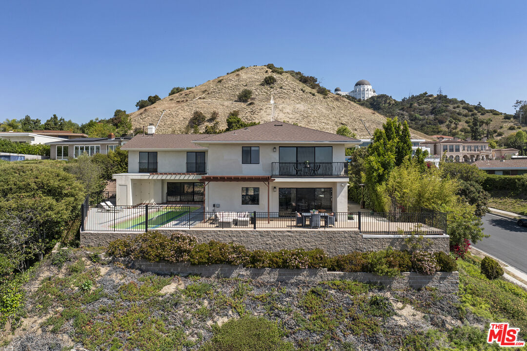 2267 Winona Blvd