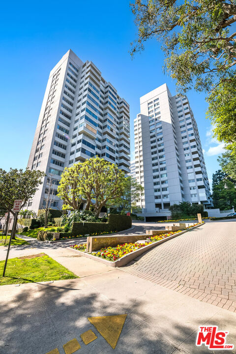 875 Comstock Ave Unit: 9D