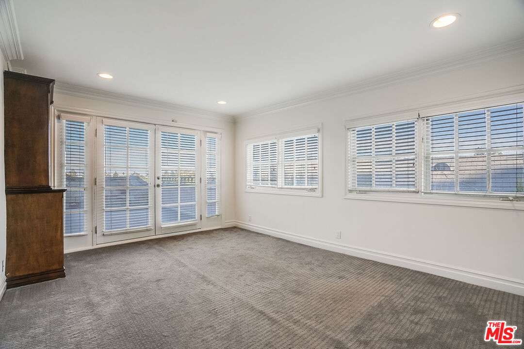 429 Shirley Pl Unit: B