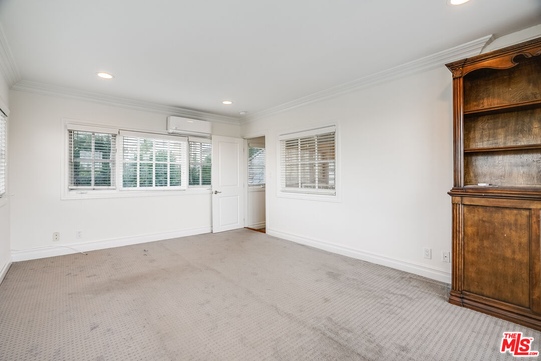 429 Shirley Pl Unit: B