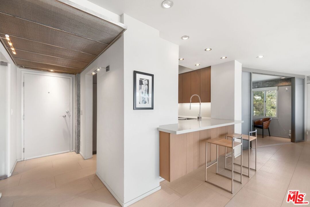 7135 Hollywood Blvd Unit: 1210