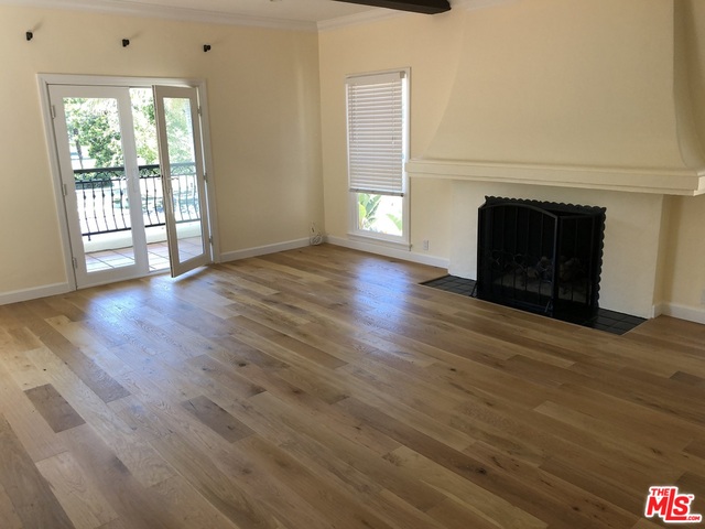 424 S Roxbury DR Unit: Upper