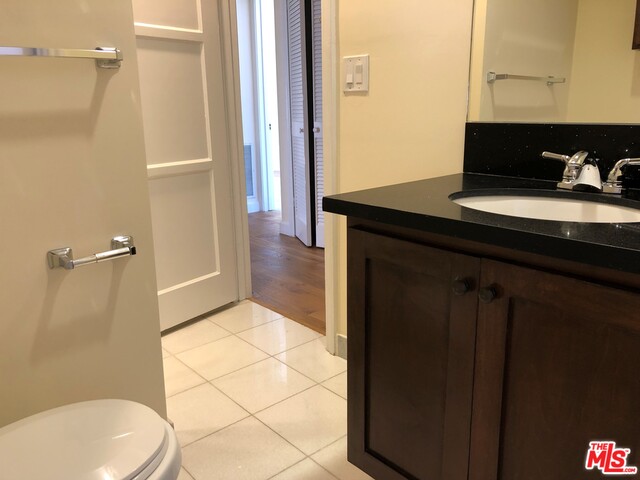 424 S Roxbury DR Unit: Upper