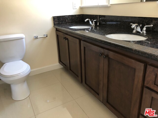 424 S Roxbury DR Unit: Upper