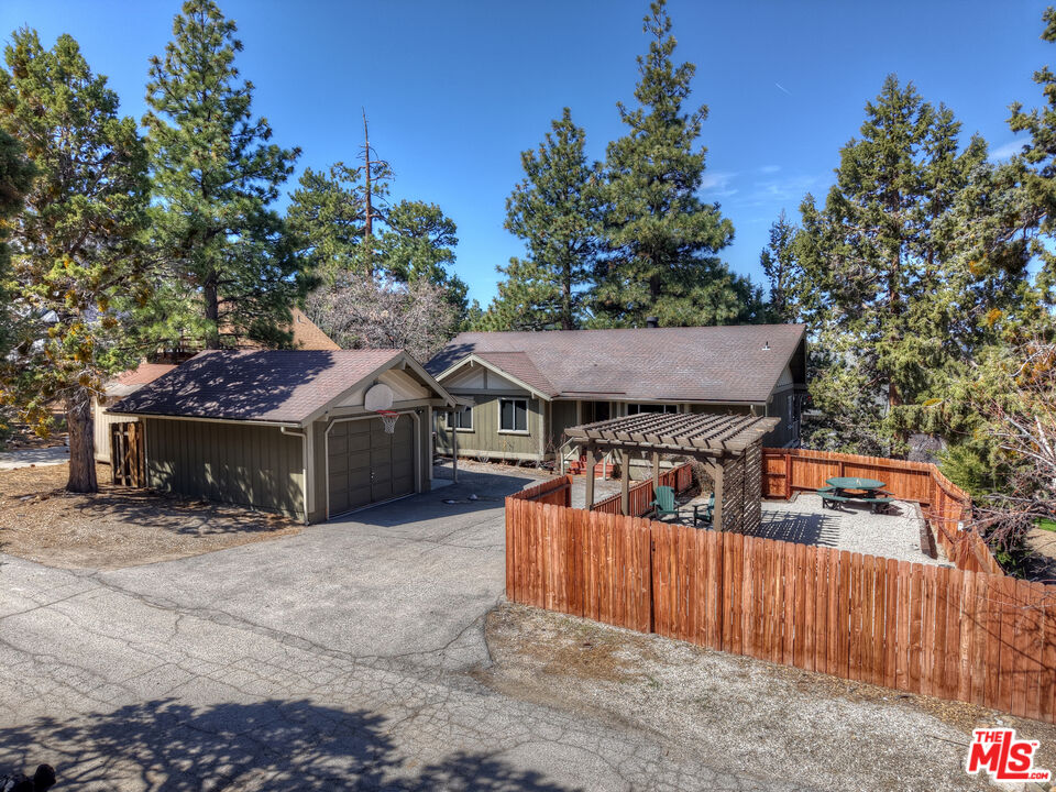 779 Villa Grove Ave
