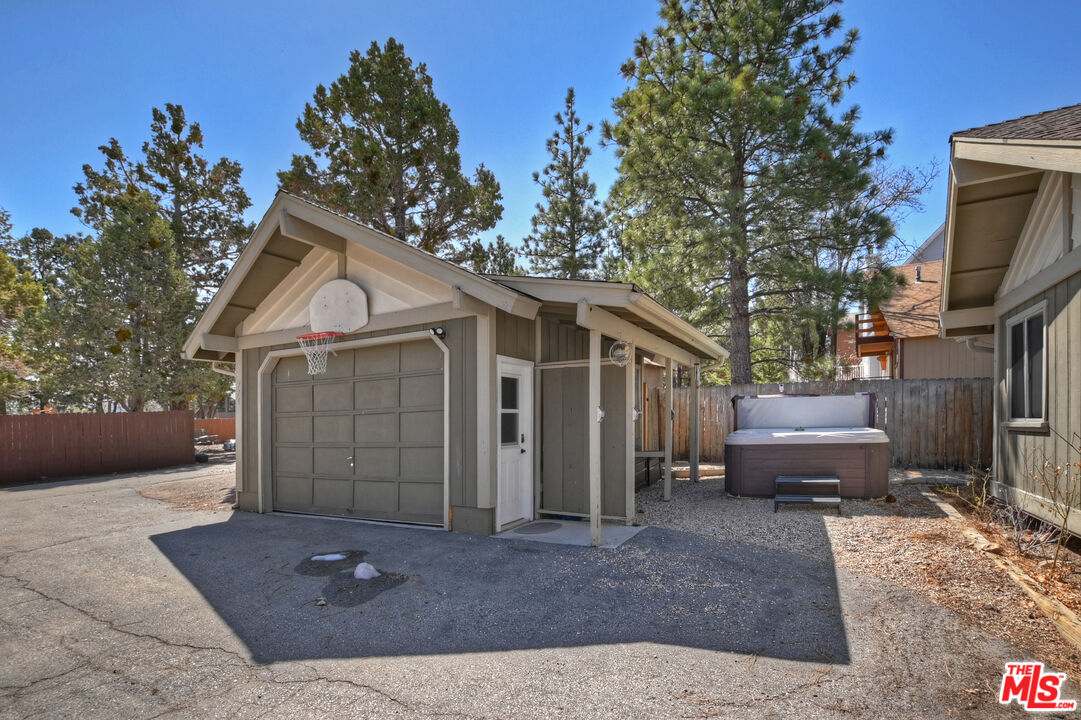 779 Villa Grove Ave