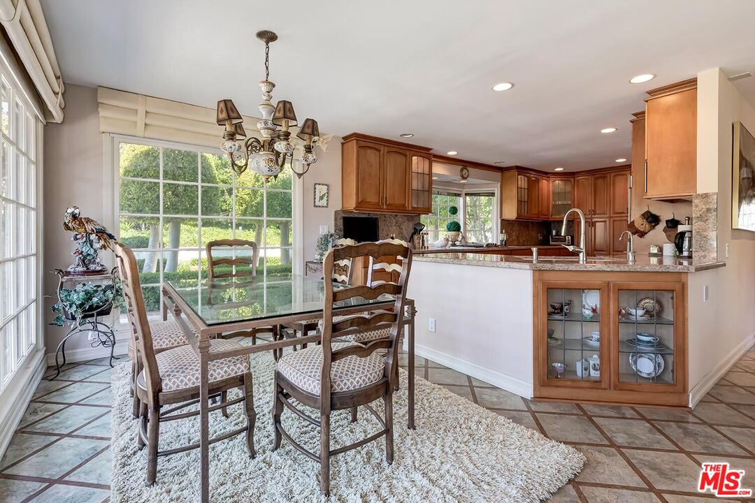 2627 Wallingford Dr