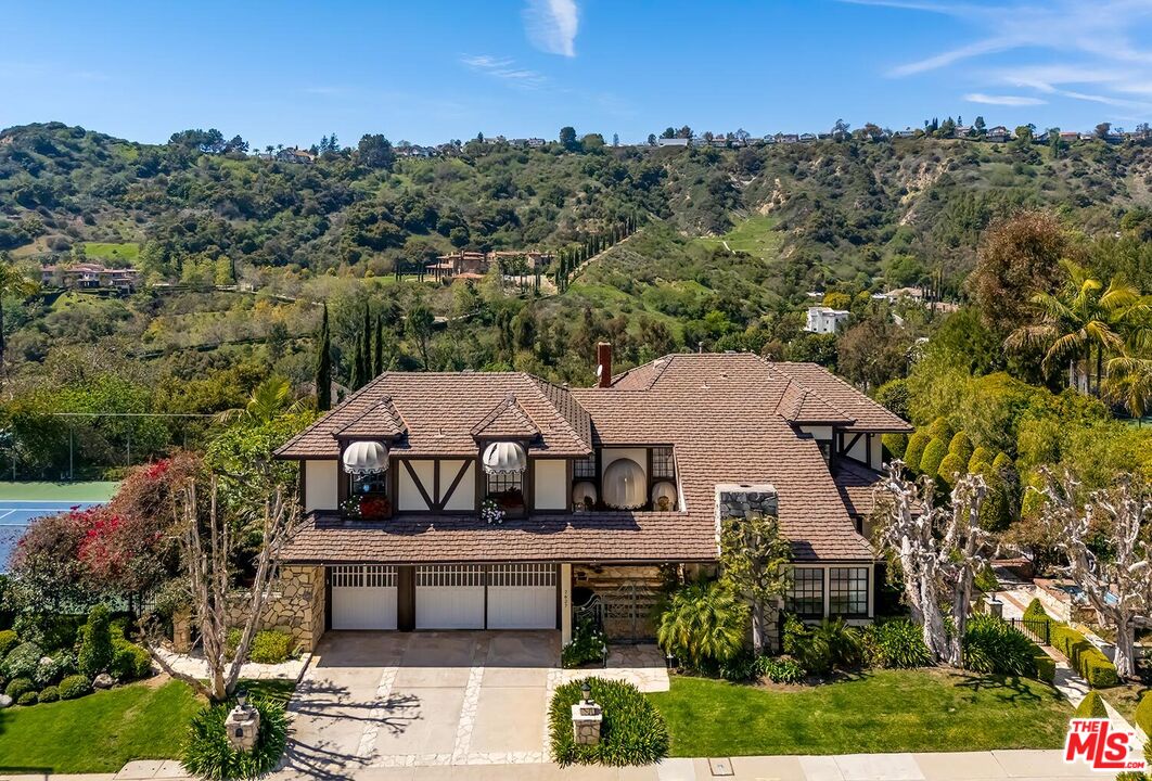 2627 Wallingford Dr