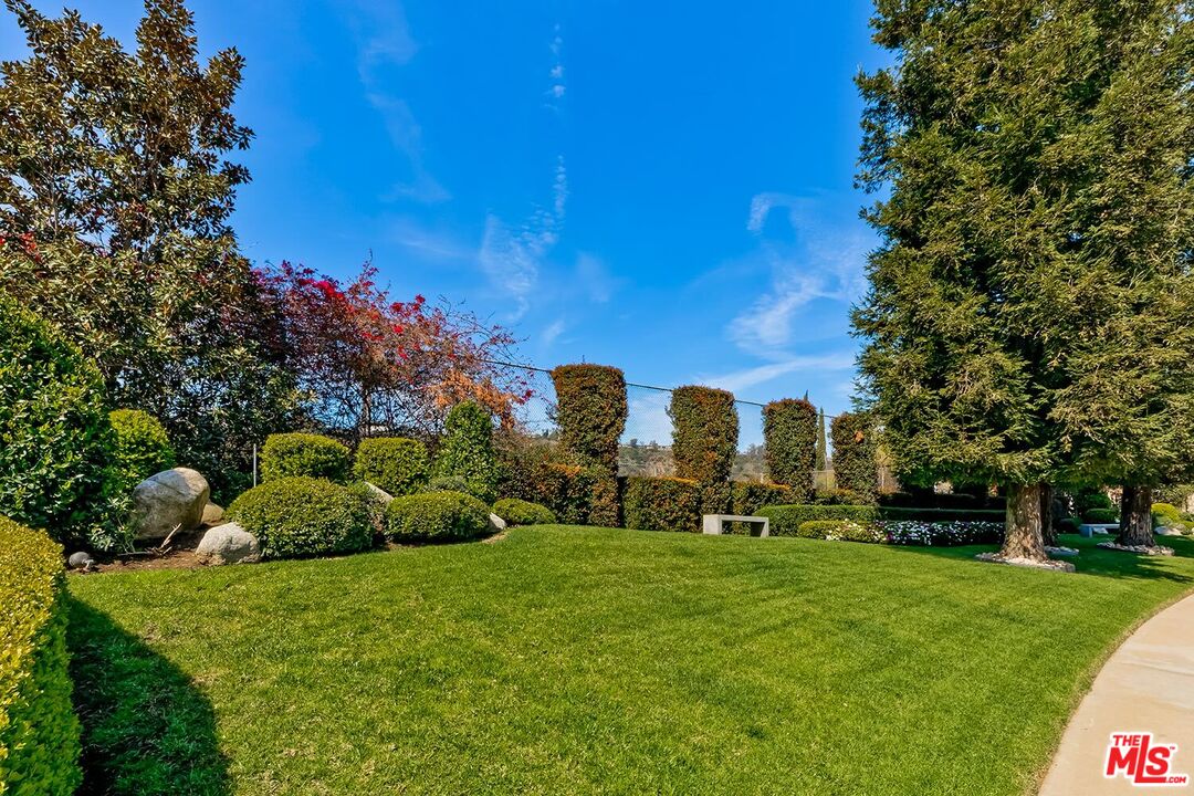 2627 Wallingford Dr
