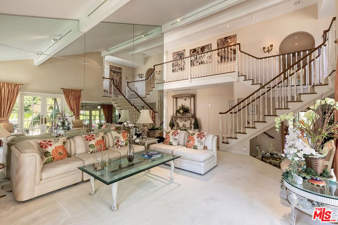 2627 Wallingford Dr