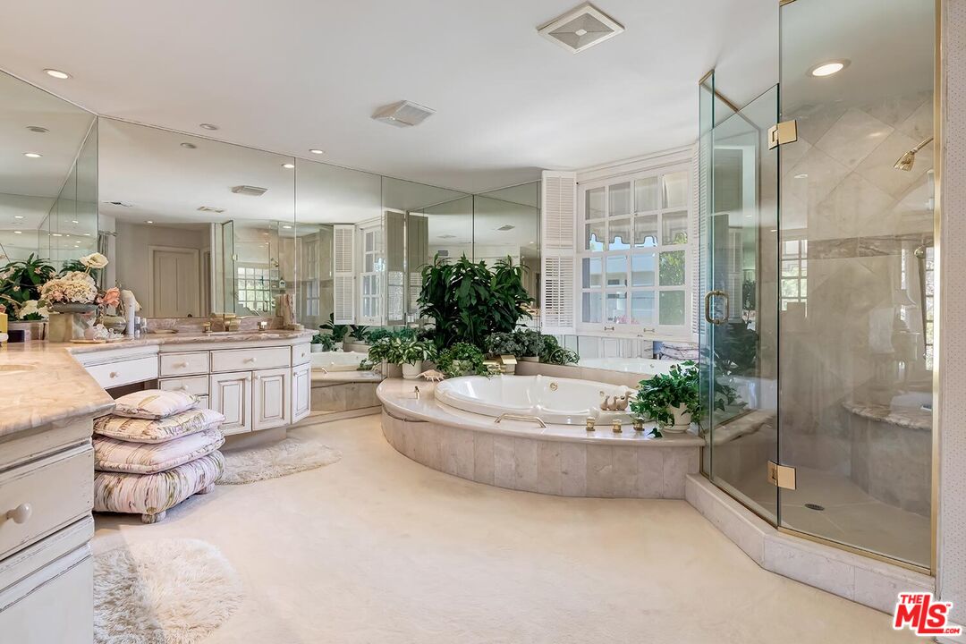 2627 Wallingford Dr