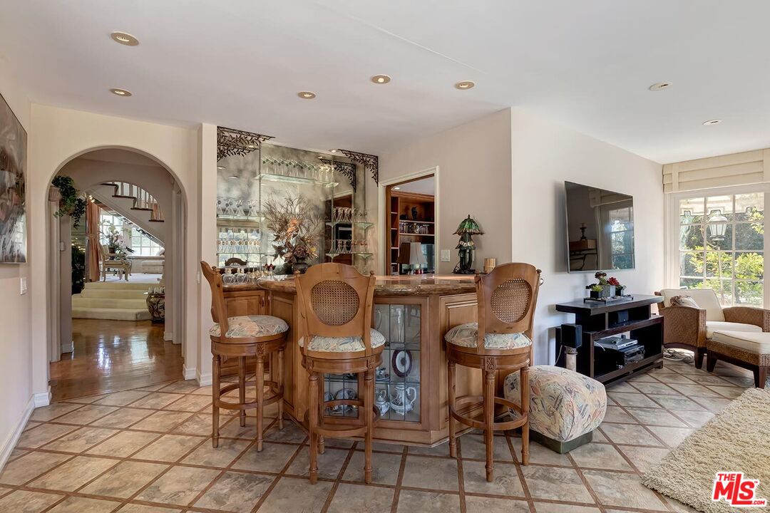 2627 Wallingford Dr