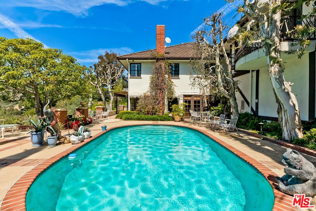 2627 Wallingford Dr