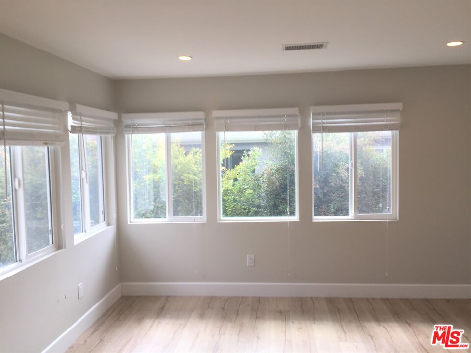 1121 N Sweetzer Ave Unit: 5